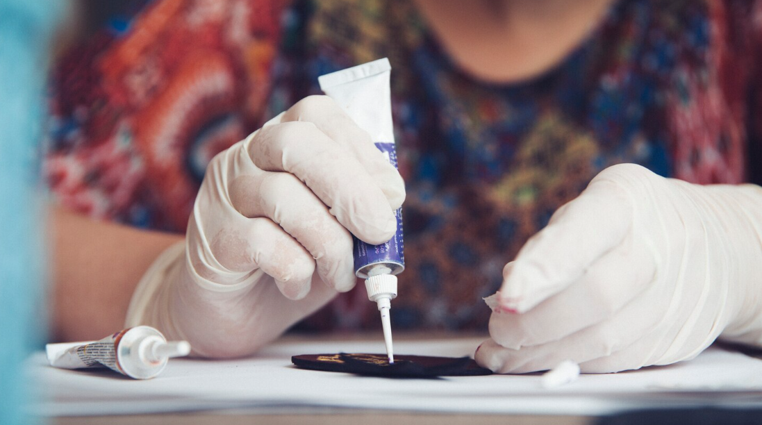 矽膠代工量產流程|材質選型、打樣到批量生產完整指南